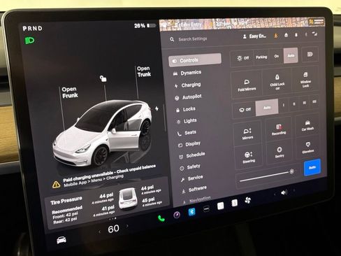 Used 2024 Tesla Model Y Long Range AWD/4WD image 23
