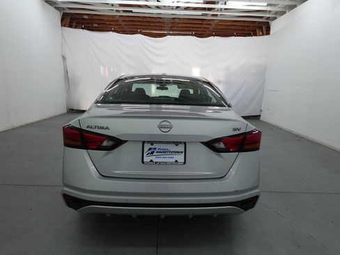 Used 2024 Nissan Altima 2.5 SV image 6