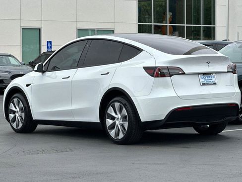 Used 2023 Tesla Model Y Long Range image 5