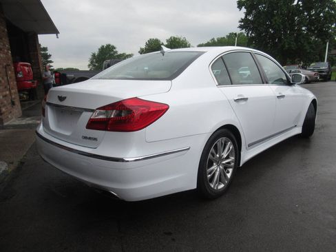 Used 2014 Hyundai Genesis 3.8 RWD image 10