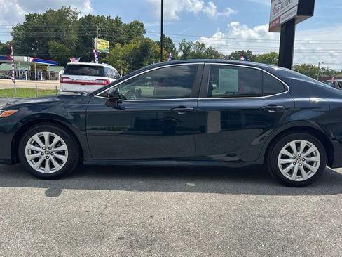Used 2020 Toyota Camry LE FWD image 2