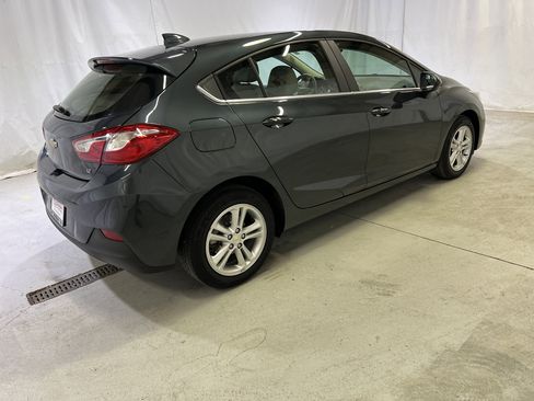 Certified 2018 Chevrolet Cruze LT w/ Convenience Package FWD image 11