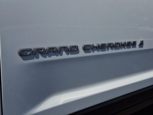 New 2026 Jeep Grand Cherokee Limited w/ Trailer Tow Package AWD/4WD image 19