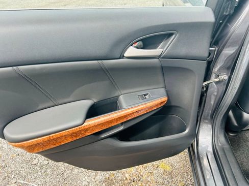 Used 2011 Honda Accord EX-L image 25