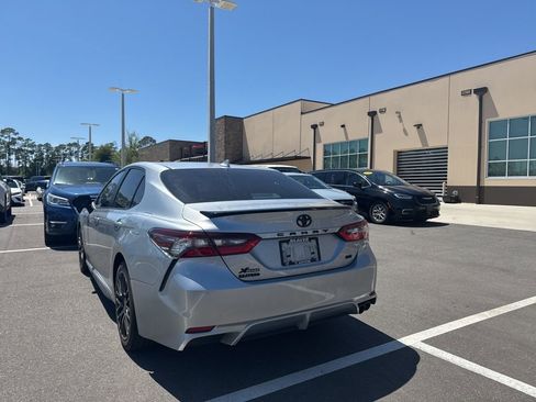 Used 2023 Toyota Camry SE FWD image 3