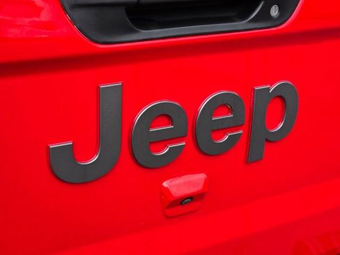 Used 2021 Jeep Gladiator Rubicon w/ Trailer Tow Package AWD/4WD image 17