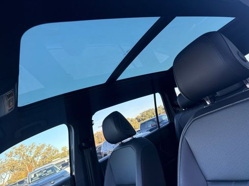 Certified 2024 Volkswagen Tiguan SE R-Line image 16