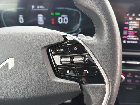 Used 2023 Kia Niro EX Touring image 24