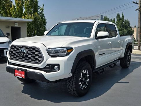 Used 2023 Toyota Tacoma TRD Off-Road w/ Black Out Package (TMS) AWD/4WD image 7