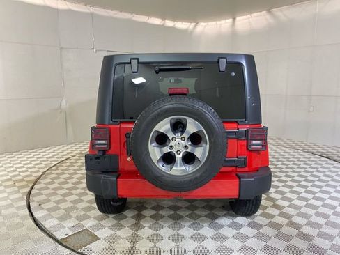 Used 2017 Jeep Wrangler Unlimited Sahara w/ Connectivity Group AWD/4WD image 18