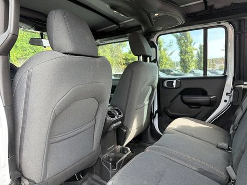 Used 2025 Jeep Wrangler Unlimited Sport AWD/4WD image 9