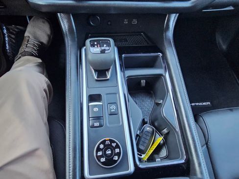 Used 2025 Nissan Pathfinder SL image 25