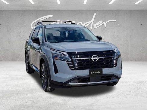 New 2026 Nissan Pathfinder Platinum FWD image 2