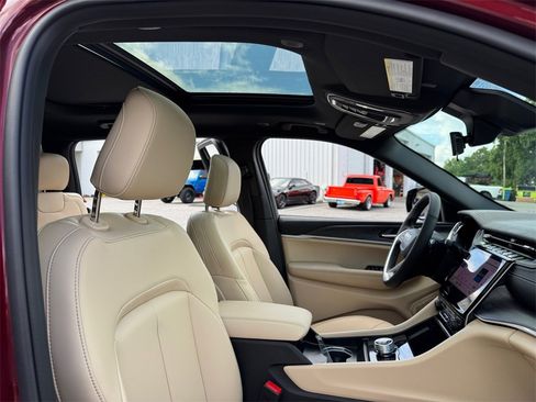 New 2025 Jeep Grand Cherokee L Limited w/ Black Appearance Package image 16