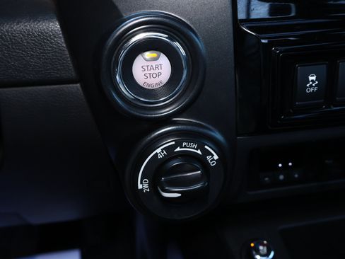 Used 2021 Nissan Titan PRO-4X w/ Pro-4x Convenience Package AWD/4WD image 19