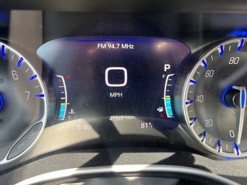 Used 2024 Chrysler Pacifica Touring-L image 44