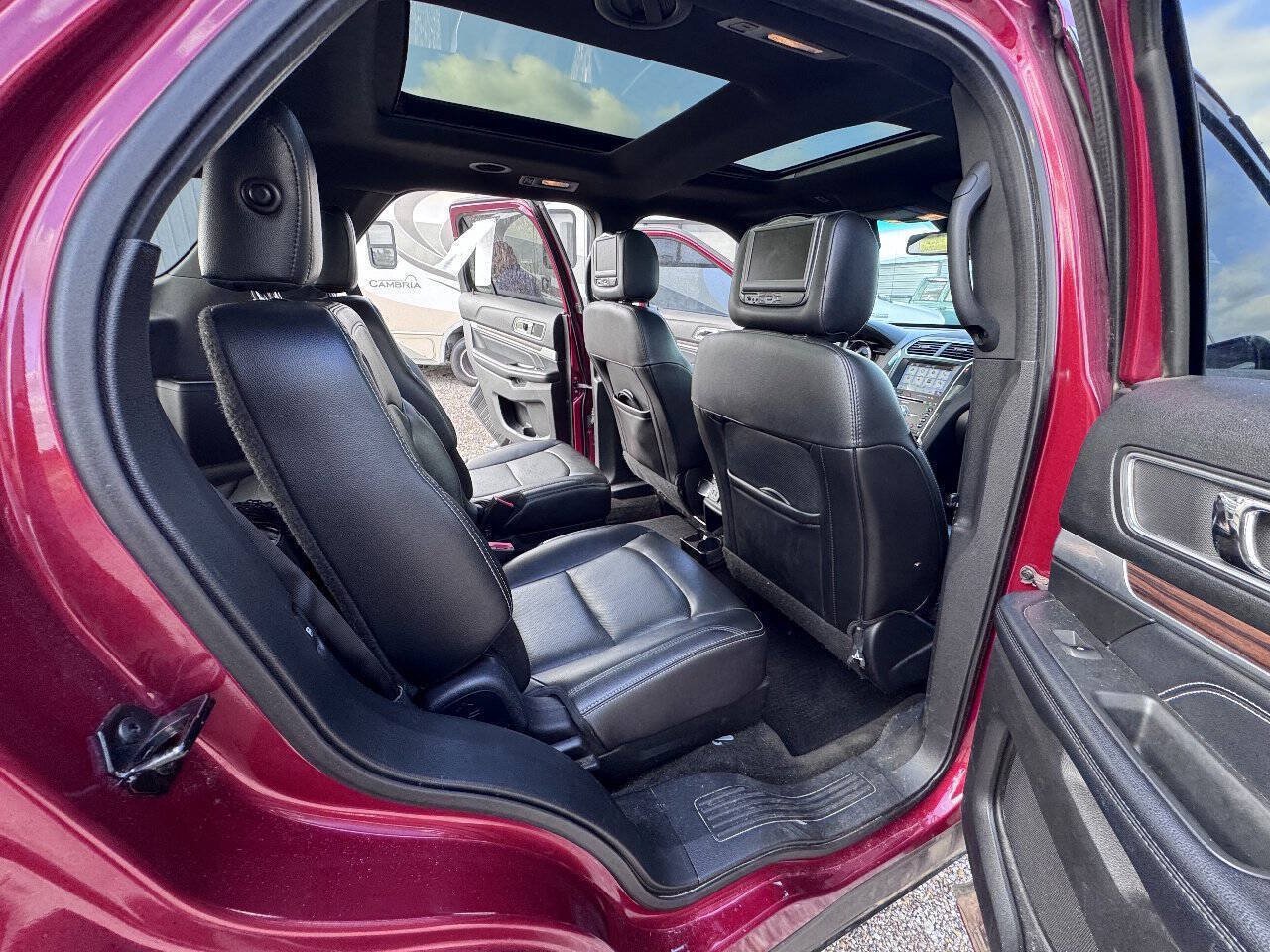 Used 2017 Ford Explorer Limited w/ Equipment Group 301A FWD image 16