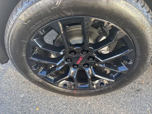 New 2026 GMC Yukon Denali w/ Denali Reserve Package image 5