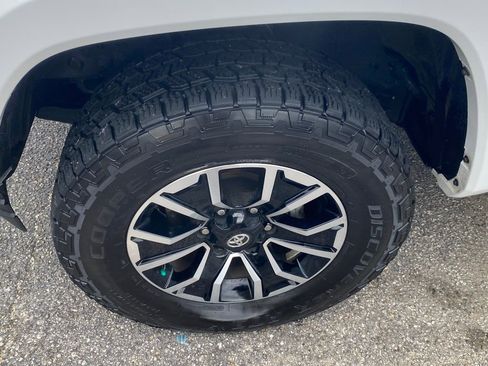 Used 2021 Toyota Tacoma TRD Sport image 18