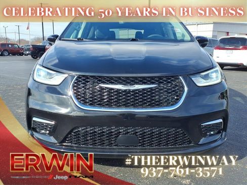 Certified 2024 Chrysler Pacifica Touring-L image 2