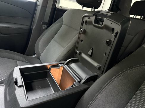 Used 2023 Chevrolet Traverse LT image 40