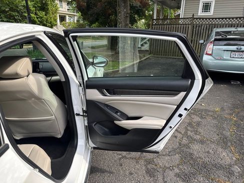 Used 2019 Honda Accord Touring image 14