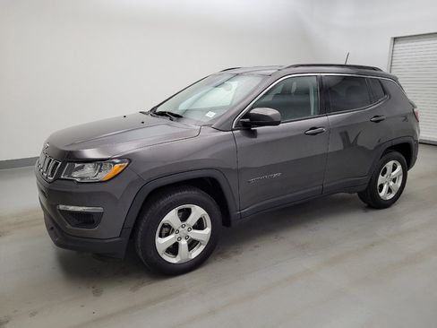 Used 2018 Jeep Compass Latitude w/ Popular Equipment Group FWD image 2