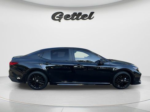Used 2025 Toyota Camry SE w/ Convenience Package FWD image 4