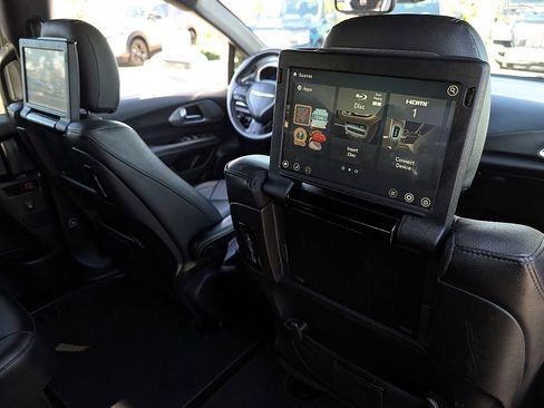 Used 2019 Chrysler Pacifica Touring-L Plus w/ Advanced Safetytec Group image 21