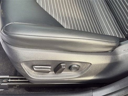 Used 2019 Toyota Camry SE image 19