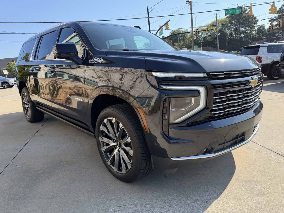 Used 2026 Chevrolet Suburban High Country RWD image 4