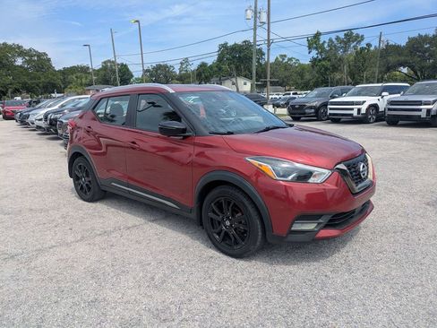 Used 2020 Nissan Kicks SR w/ SR Premium Package FWD image 1