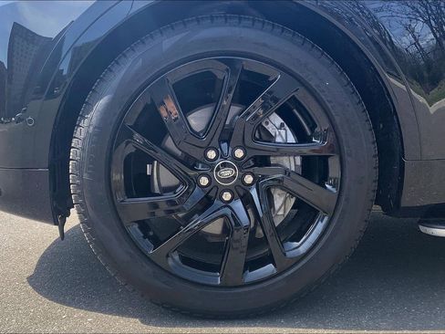 Used 2025 Land Rover Discovery Dynamic SE AWD/4WD image 10