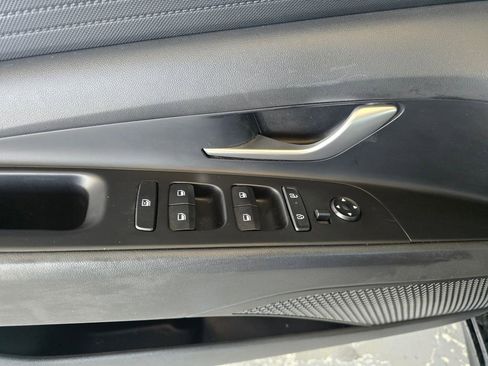 Used 2025 Hyundai Elantra SE FWD image 12