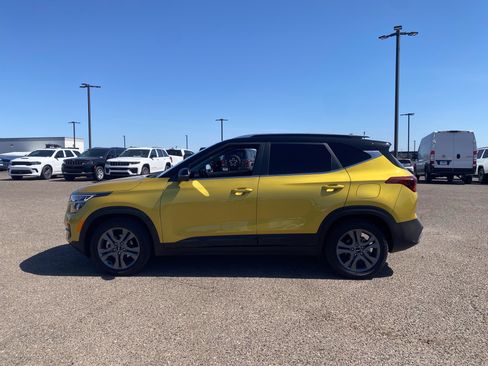 Certified 2023 Kia Seltos S w/ Navigation Package FWD image 3