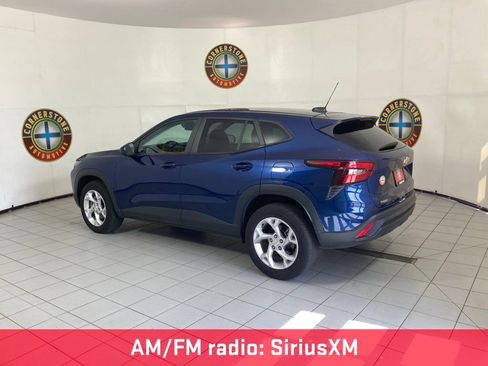 Used 2024 Chevrolet Trax LS w/ LS Convenience Package FWD image 13