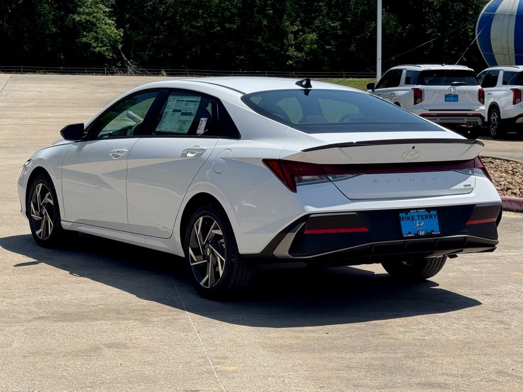 New 2025 Hyundai Elantra SEL FWD image 11