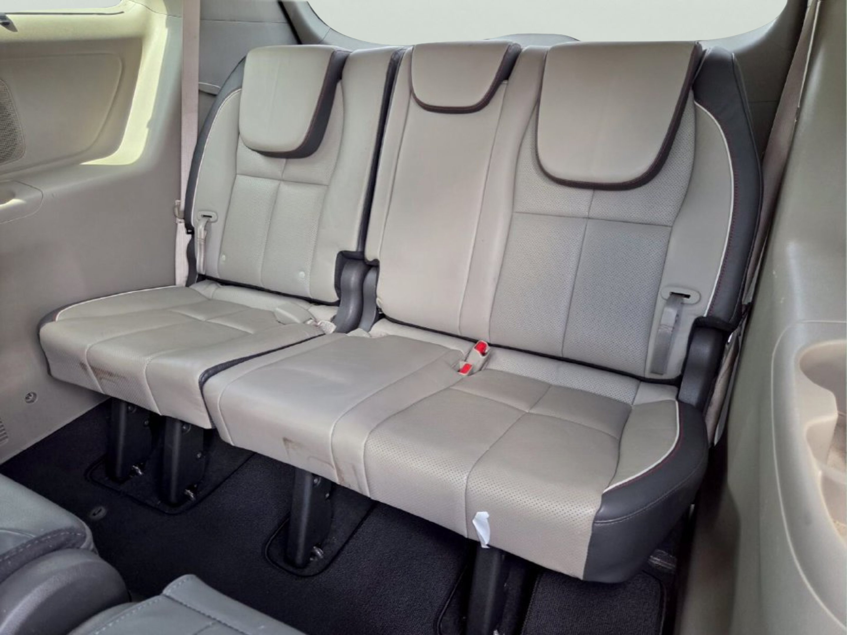 Used 2017 Kia Sedona EX FWD image 11