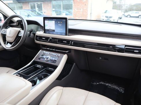 Used 2020 Lincoln Aviator Reserve w/ Elements Package Plus AWD/4WD image 11