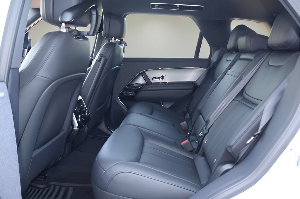 New 2026 Land Rover Range Rover Sport Dynamic SE AWD/4WD image 13