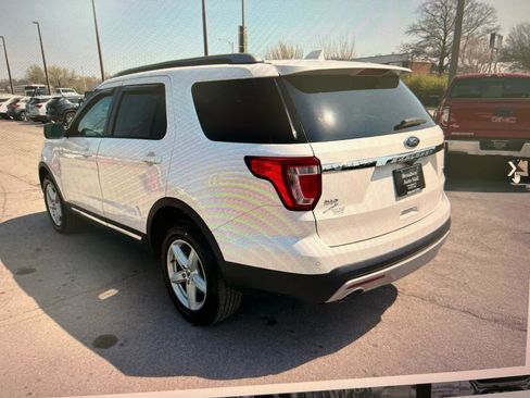 Used 2016 Ford Explorer XLT w/ Equipment Group 202A AWD/4WD image 3