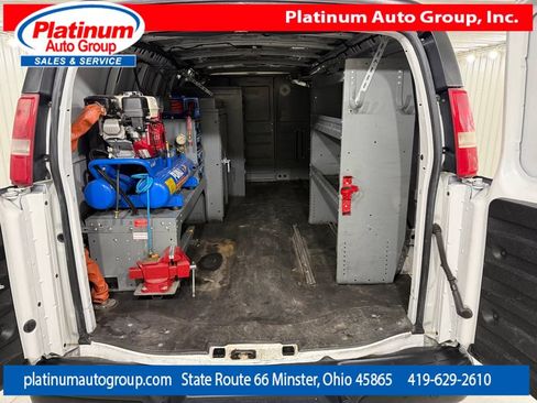 Used 2017 Chevrolet Express 3500 Extended RWD image 28