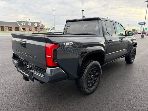 Used 2025 Toyota Tacoma TRD Sport AWD/4WD image 5