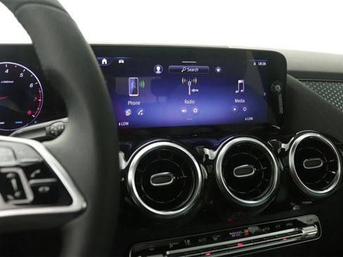 New 2026 Mercedes-Benz GLA 250 image 6