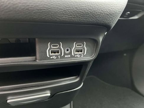 New 2025 Chrysler Pacifica Select AWD/4WD image 22