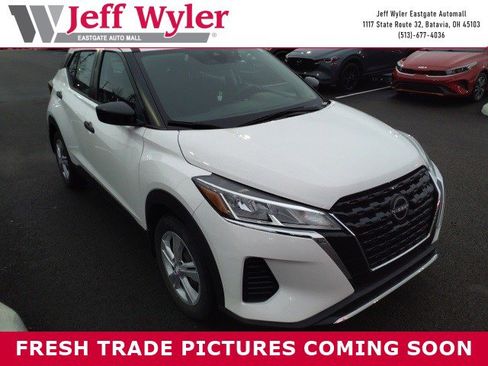 Used 2022 Nissan Kicks S image 1