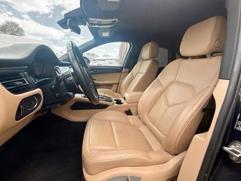 Used 2021 Porsche Macan image 3