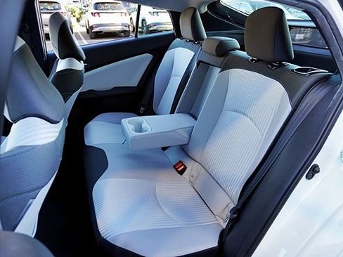 Used 2016 Toyota Prius Four FWD image 21