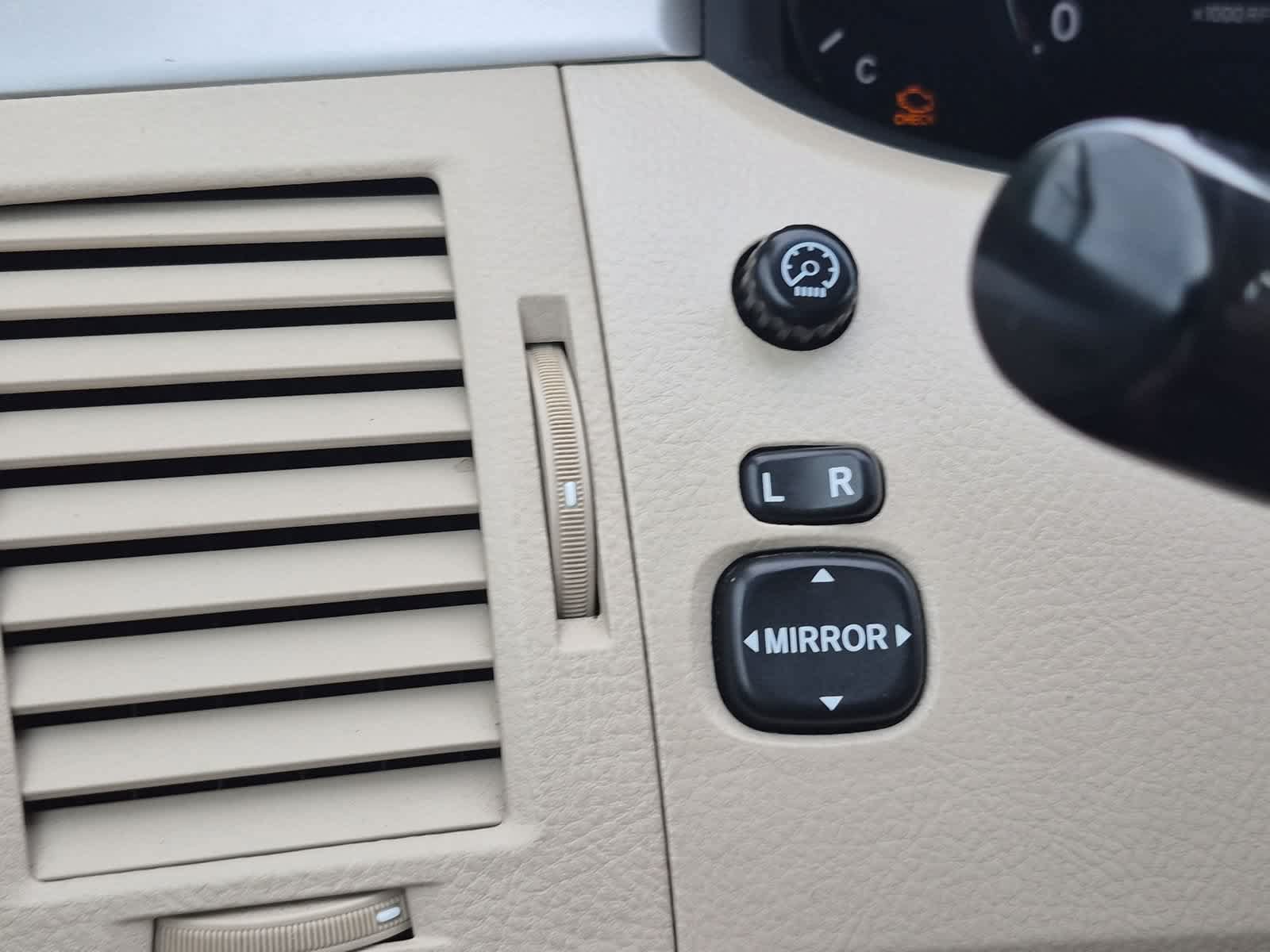 Used 2009 Toyota Avalon XL FWD image 30