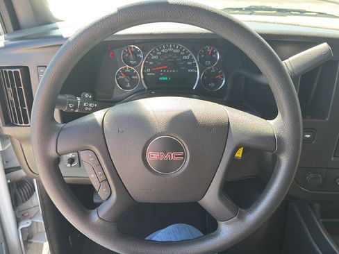Used 2025 GMC Savana 3500 LT w/ LT Preferred Equipment Group RWD image 9